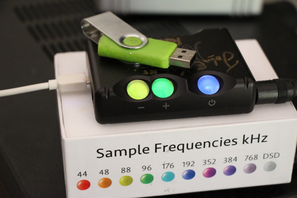 The Mojo has three roller-ball controls which light up in different colours according to the sampling rate (right rollerball which doubles as on/off switch). The two roller-balls at the left are the volume controls which also change colour according to volume level. The box that Mojo is housed in doubles as the instruction manual and the colours with accompaying sampling rates are printed on the side.