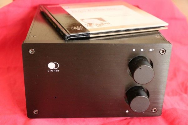 The Clones 25i integrated amplifier.