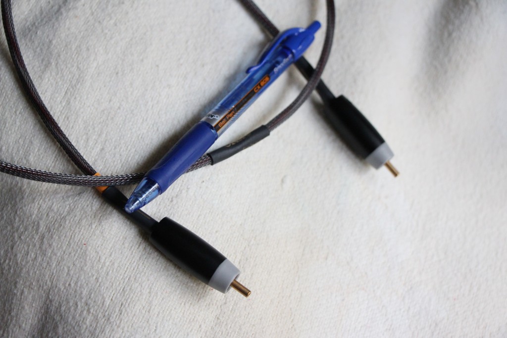 check out the thickness of the Audience co-ax cable compared with the ballpen.