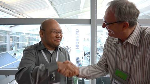 Datuk Danon Han (left) sealing the deal with AVShowrooms' Peter Breuninger