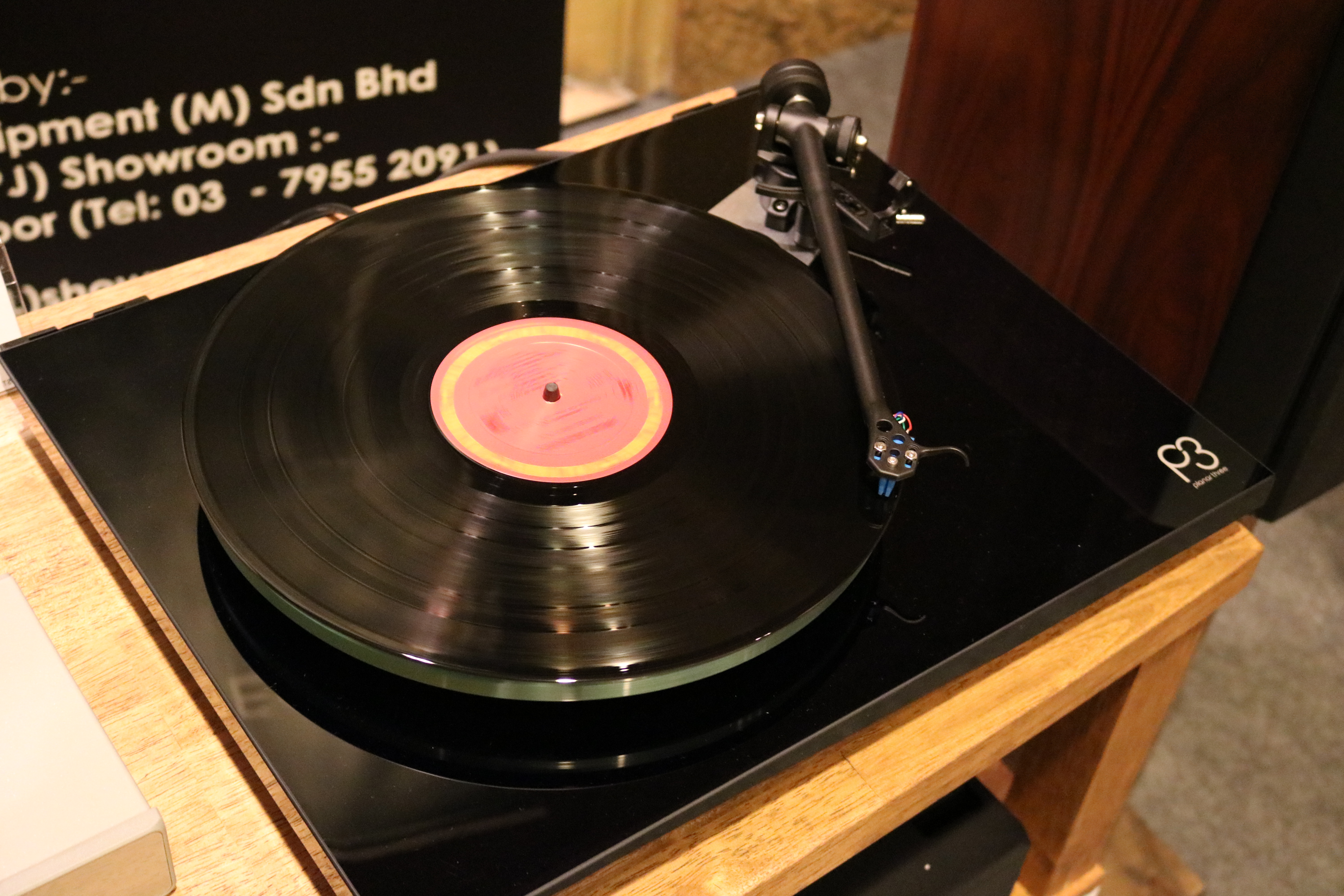 The new Planar 3 turntable from Rega which replaces the RP3.