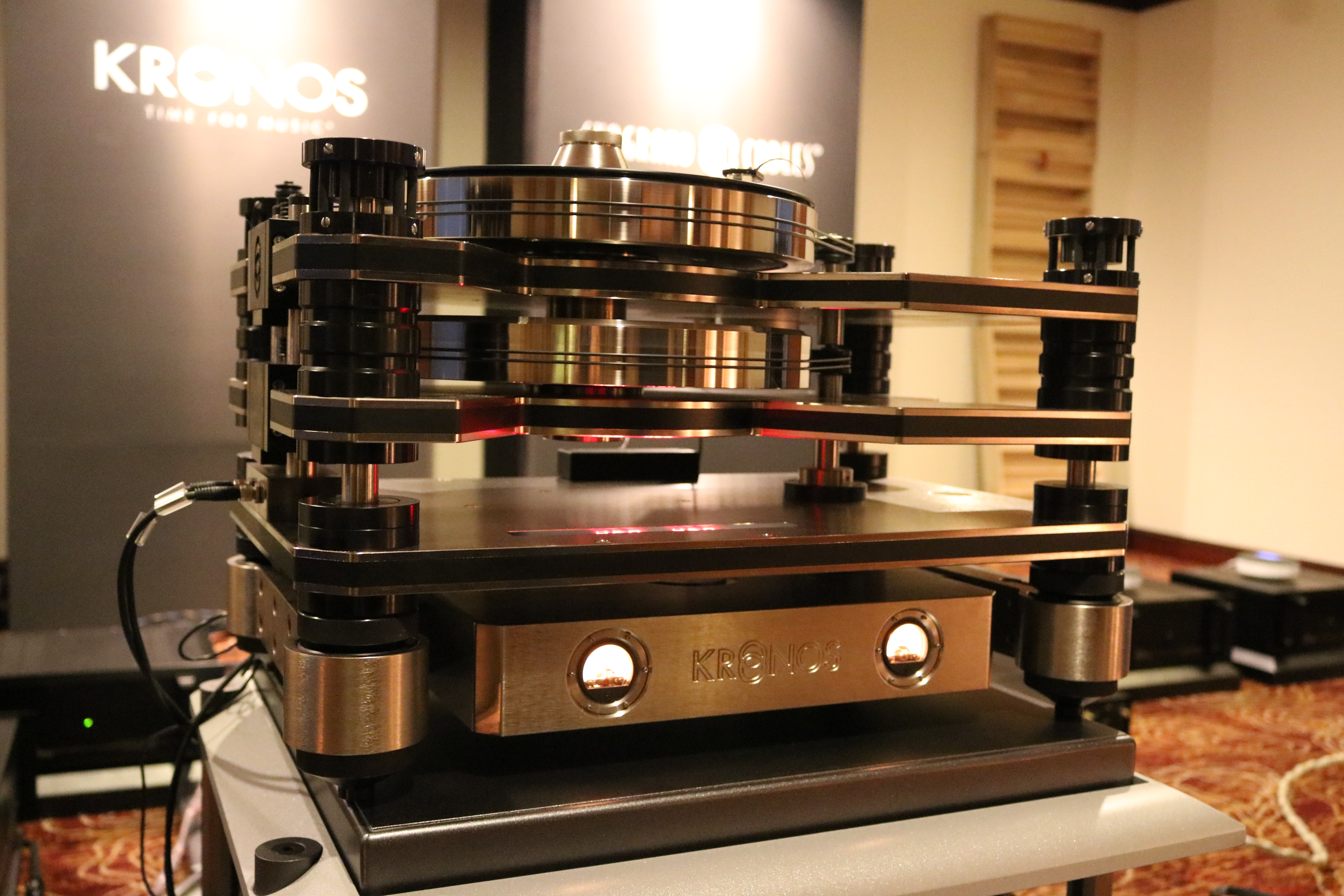 The Kronos Pro turntable and power supply