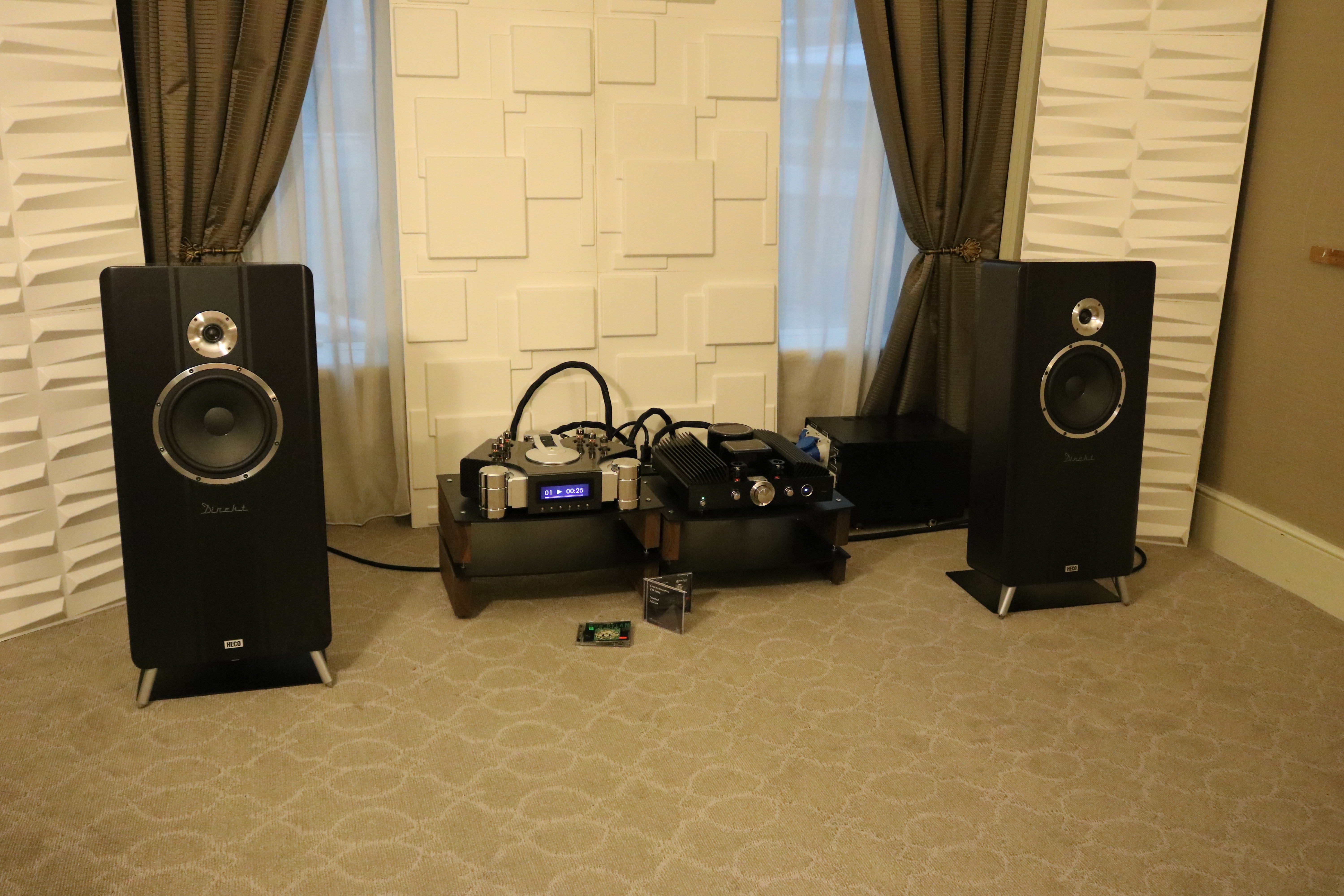 Heco speakers, Loit tube-output CD player and Magnat RV3 amp in the Audio Art room.
