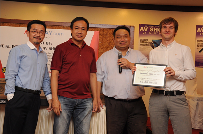 CMY's big boss John Yew and Naim's Export Sales Executive Dan Poulton, who flew in from England to receive the award.