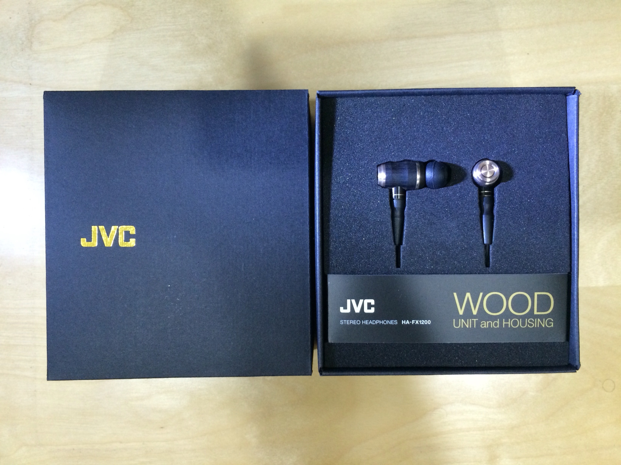 JVC's HA-FX1200 comes in an excellent and attractive packaging