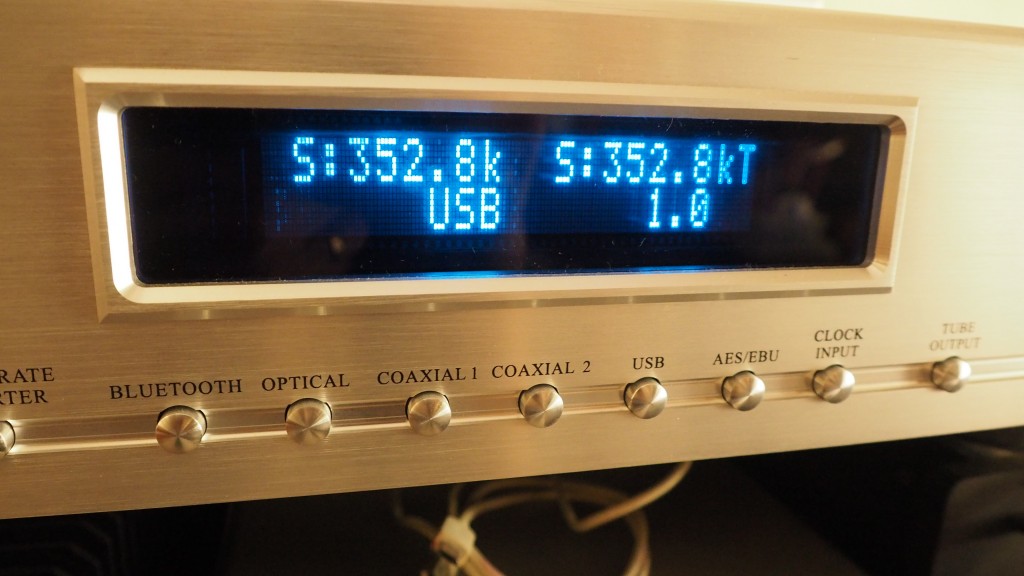 The Cary DAC-200ts deciphering a 352.8 PCM track.