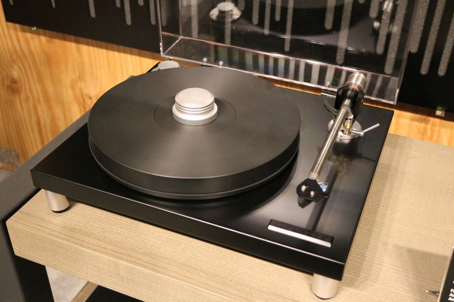 The Bryston turntable is a simple design and has no suspension.