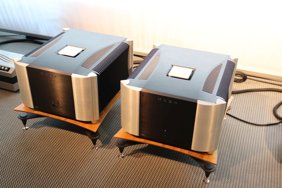 The Moon by Sim Audio 888 monoblocks are hue amps.
