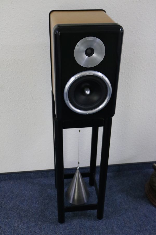 Magnat also had this interesting component which is a conical ballast hooked onto a speaker stand to dampen vibrations.