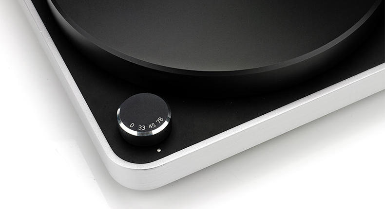 The speed on this Clearaudio Concept Turntable is selected using a selector knob which makes it super easy to select your desired speed