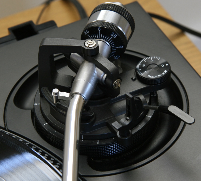This Technics turntable has a tonearm that can be adjusted to provide the perfect mechanical match  for the cartridge that you intend to use
