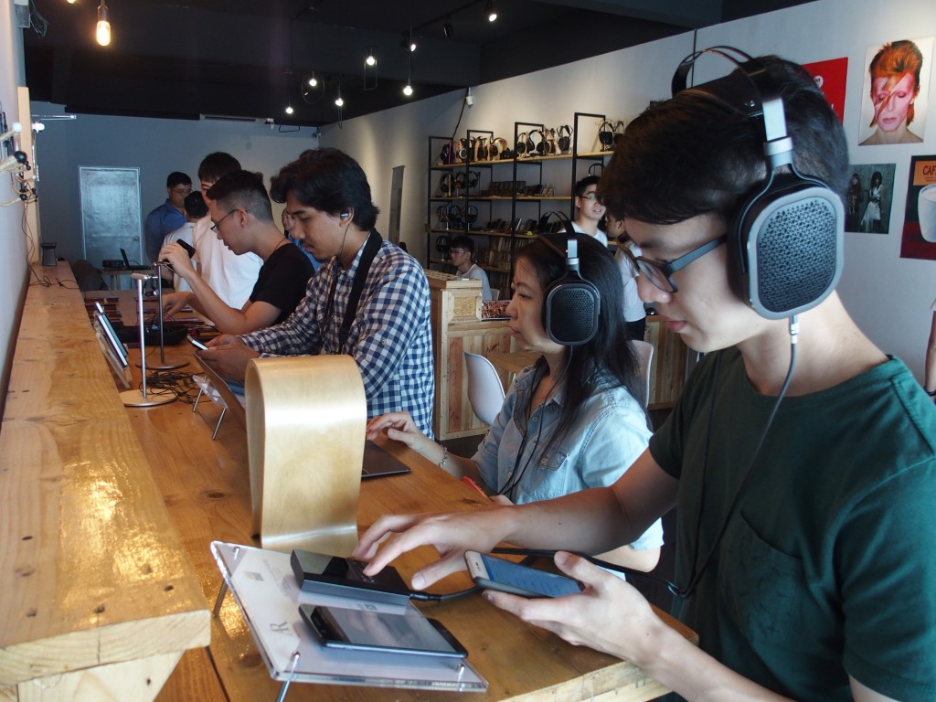 Headphone enthusiasts testing the Acoustic Reserch headphones and music players.