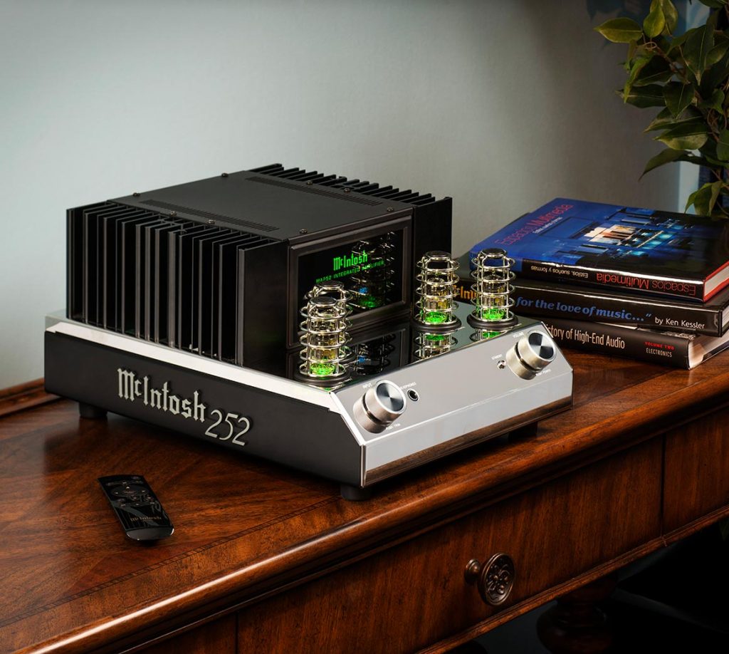 McIntosh's MA252 features a retro 50s/60s aesthetics