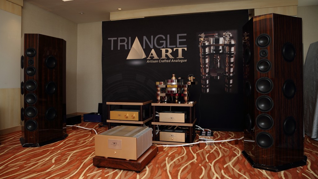 There were many beautifully reflective surfaces in the Groove Shops room with its Triangle Art and Venture pairing