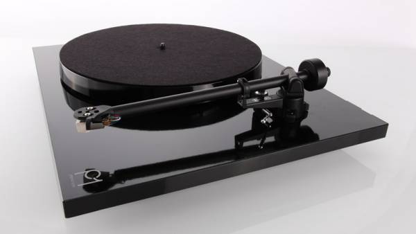 The turntable also comes in black finishing.