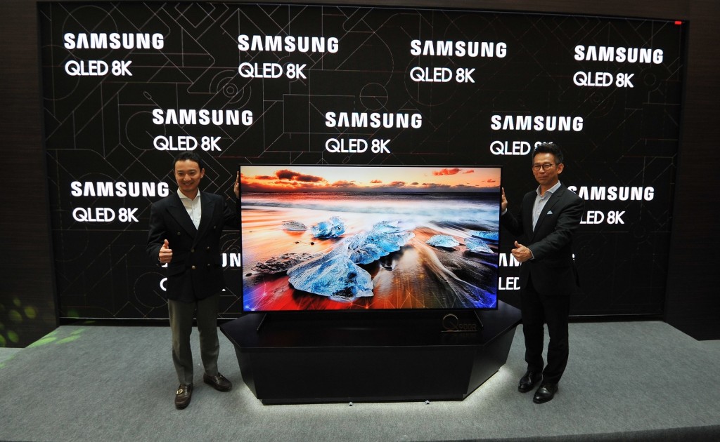 Sung Hwan Joo (left), Business Director of Consumer Electronics & Audio Visual Divisions, Samsung Malaysia Electronics and Jimmy Tan, Head of Consumer Electronics, Samsung Malaysia Electronics at the launch of Samsung's new QLED 8K TV.