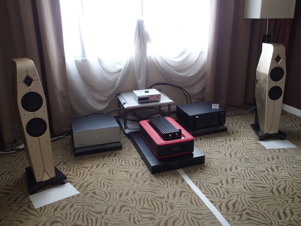 Note the golden speakers in YL Audio's room.