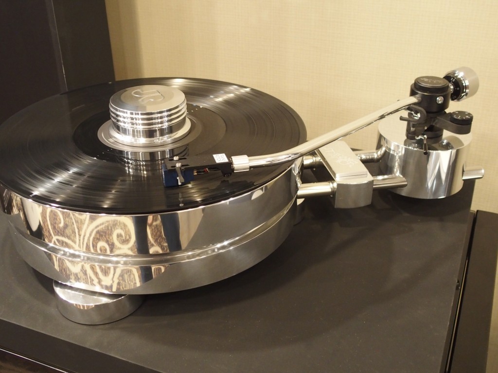 The Transrotor Max turntable.