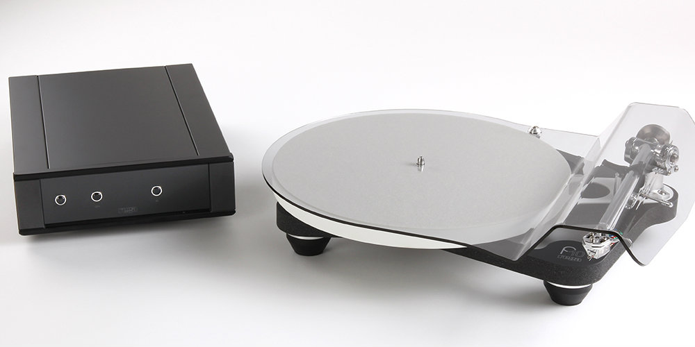 The new REga Planar 10 turntable with its new power supply.