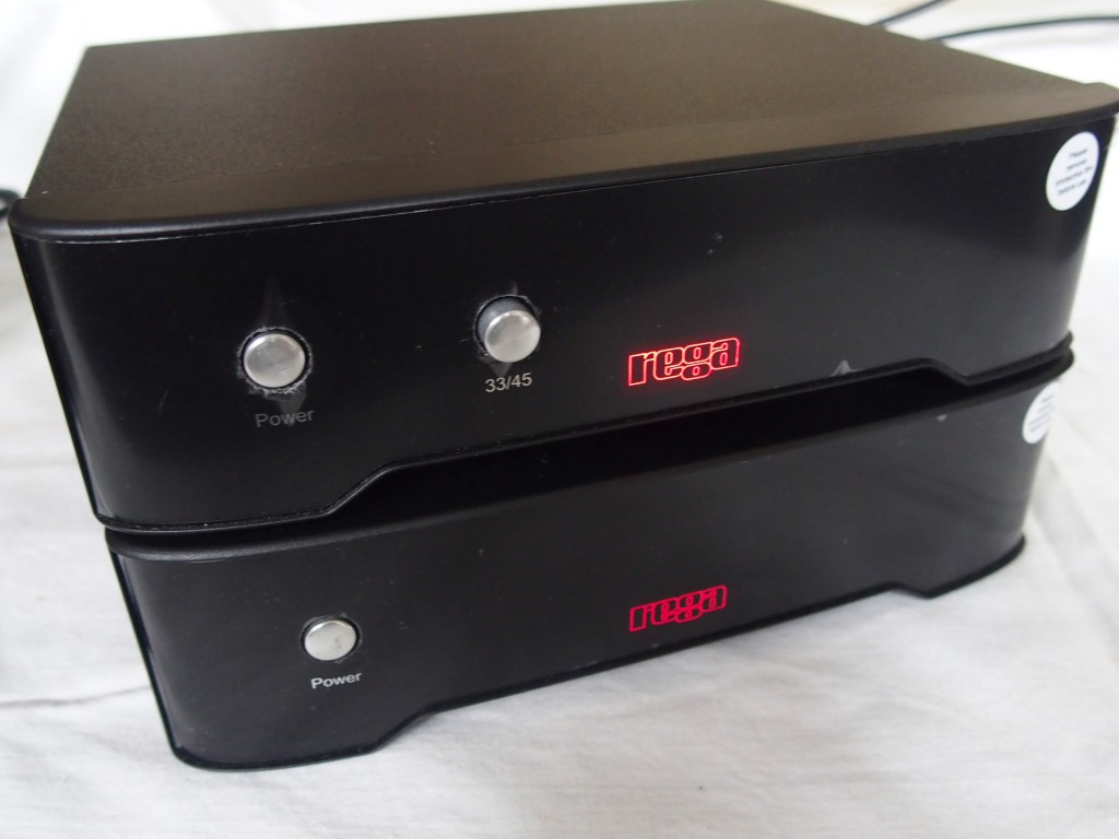 The Neo power supply and the Fono MC phono preamp come in matching casings.