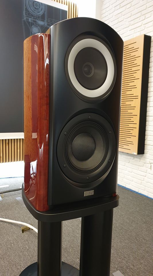 The TAD CR1 standmount speaker.