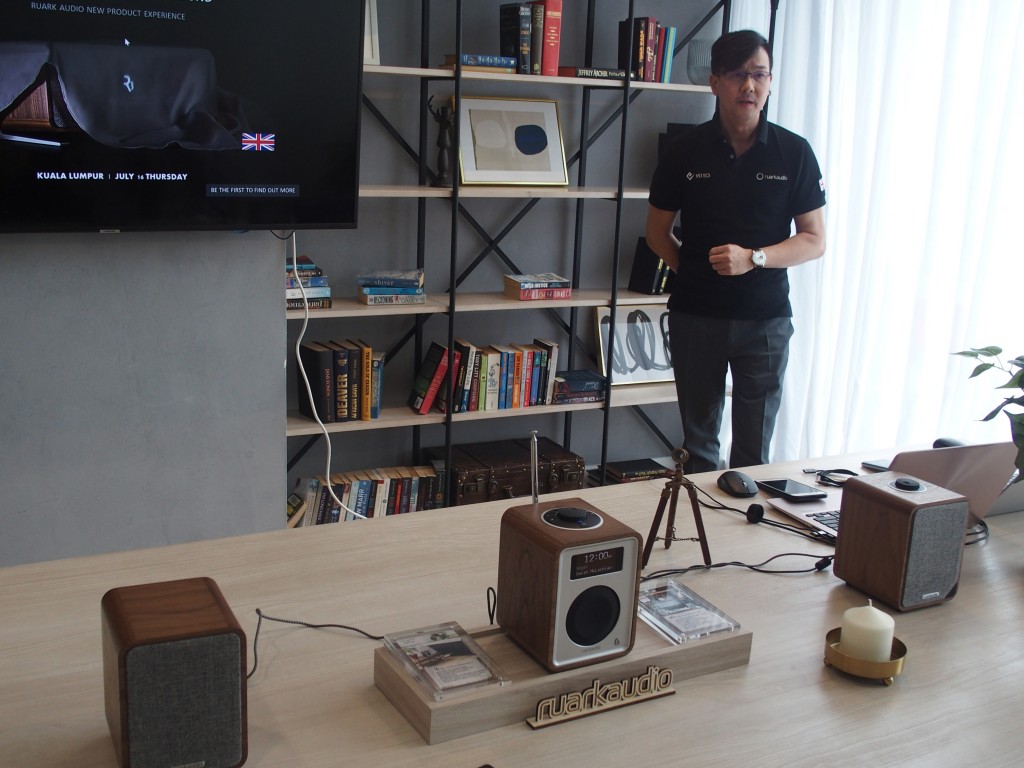 VSTECS Group Business Developmemtn Manager Kenny Low explainging the features of the Ruark Audio MR1 Bluetooth speakers.