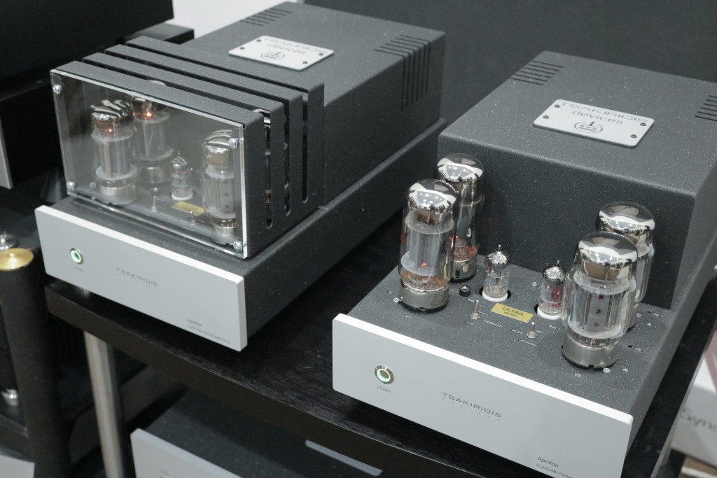 The Tsykiridis monoblock tube ampls. Note hte tub cover on the left monoblock.